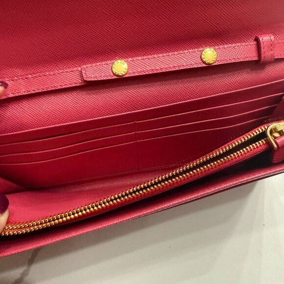 Prada Saffiano Wallet on Chain or clutch - Picture 7 of 12